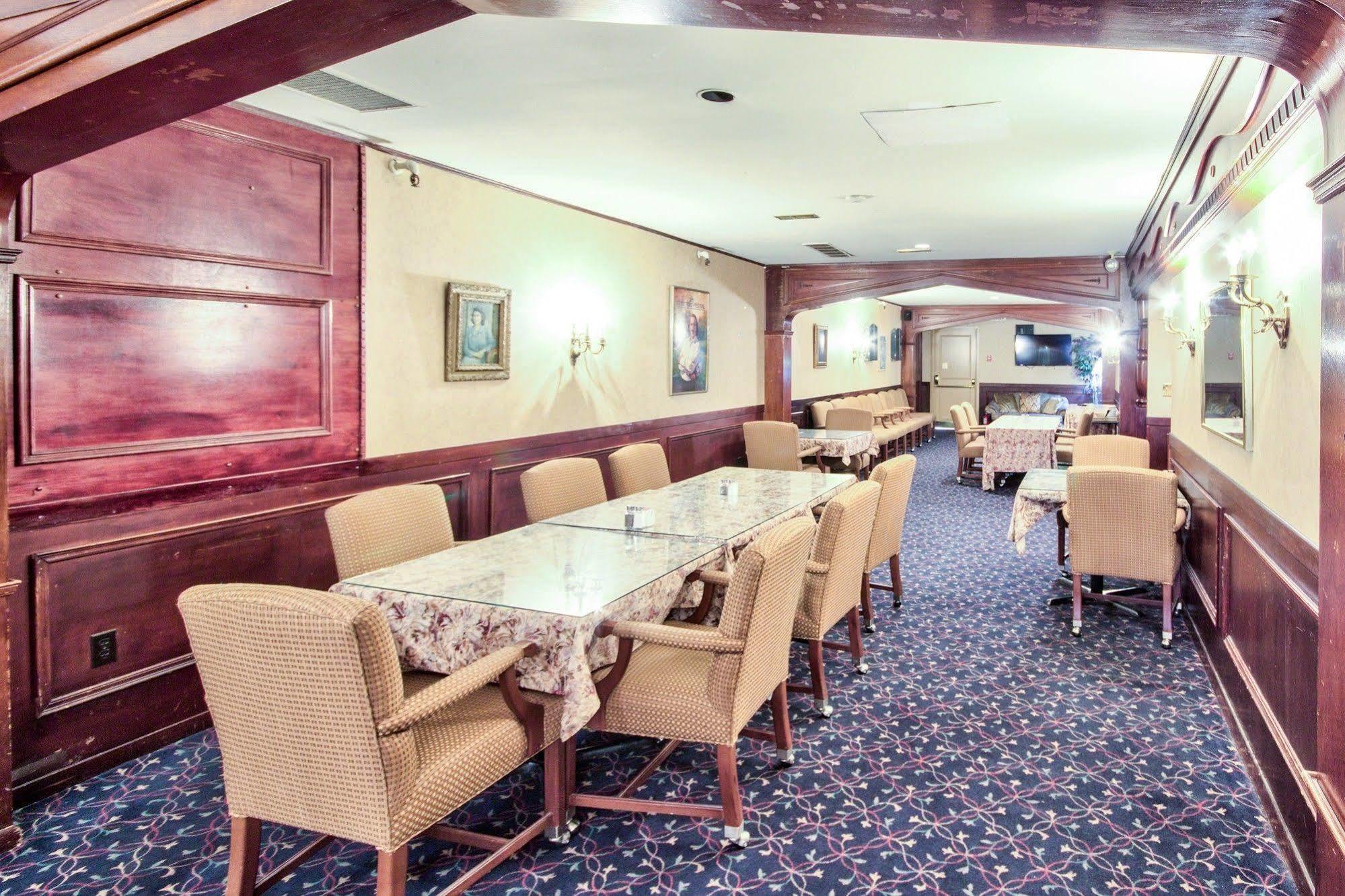 Queen'S Inn ストラトフォード エクステリア 写真